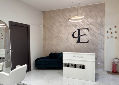 Interno moderno ed elegante di Enza Costantino Salon Beauty a Carlentini Nord, Sicilia, IT.