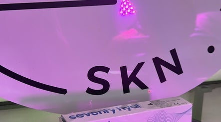SKN Lab Yorkshire – obraz 2