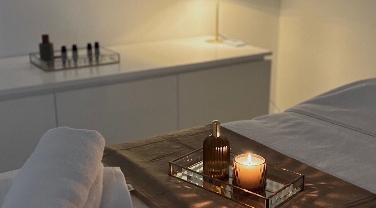 Ambiente acolhedor com velas em Studio Unique, Porto, Porto, PT.