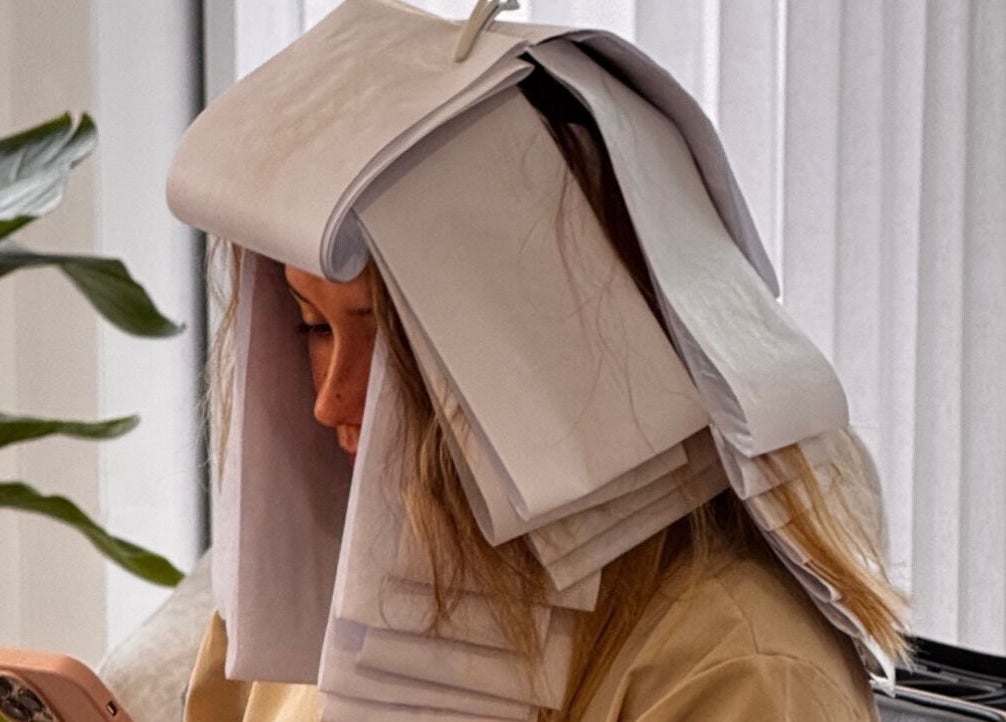 Tratamento capilar inovador em Studio Unique, Porto, Porto, PT, destacando tendência e relaxamento.