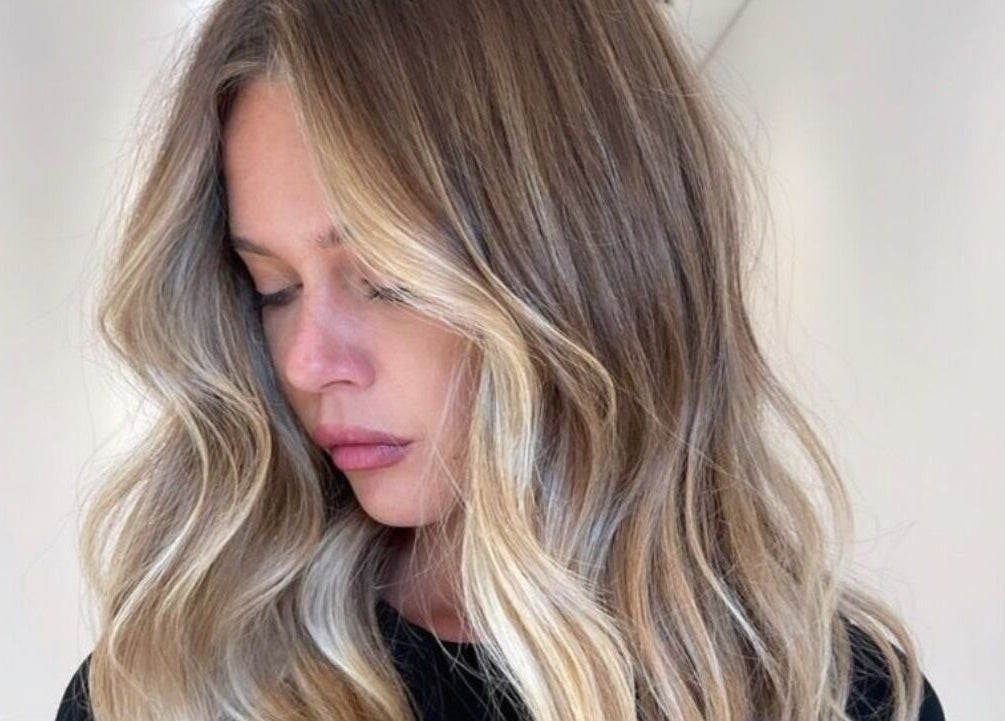 Cabelo loiro ondulado perfeito em Studio Unique, Porto, Porto, PT.