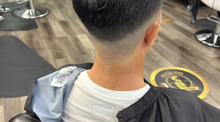 Corte de cabello moderno en Yoandry Sánchez, Miami, Florida, US. Estilo degradado y cuidado profesional.
