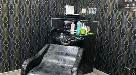 Jonny Delgadillo Hair Salon – kuva 3