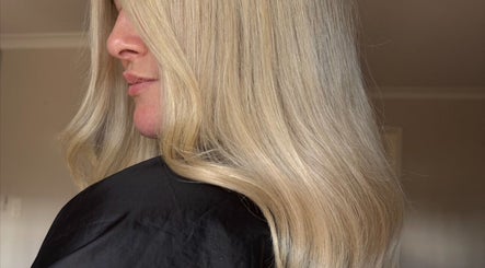 Lucy Robinson Hair, bilde 3