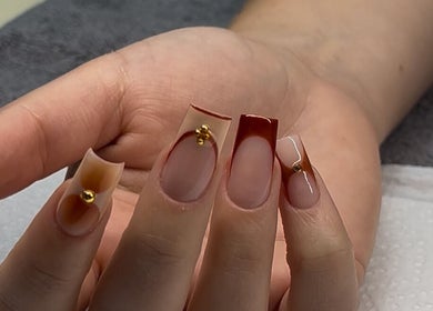 Stylish nail art with gold accents at Nelgai Beauty, Cape Town, Western Cape, ZA.