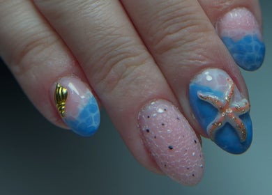 Ongles marins élégants à Le Coin Beauté De Gwen, Méziré, Bourgogne-franche-comté, FR.
