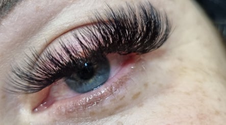 Picture Perfect Lashes image 3