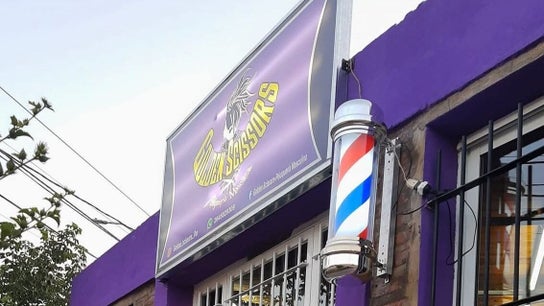 Golden Scissors salón masculino