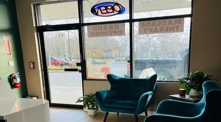 Cozy seating area inside Stony Brook, Oriental Massage and Acupuncture Clinic, Stony Brook, New York, US.