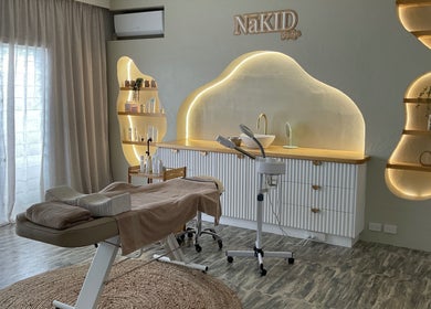 Relaxation room at Marama Day Spa, Nikao, CK with treatment bed and ambient lighting.