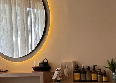 Καθρέφτης και προϊόντα στο Tania S Hair and Head Spa, Λευκωσία, Λευκωσία, CY.