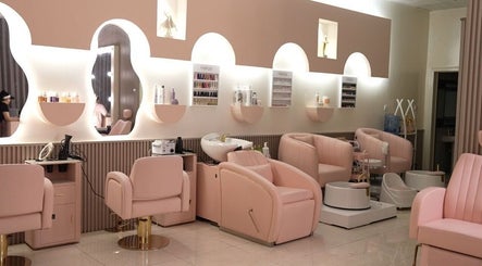 Alin Omar Beauty Salon image 2