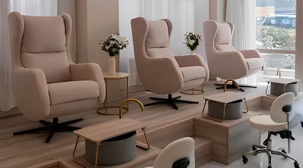Sillas de masaje en Mali Estetica Avanzada, Madrid, Comunidad De Madrid, ES, decoradas con elegancia.