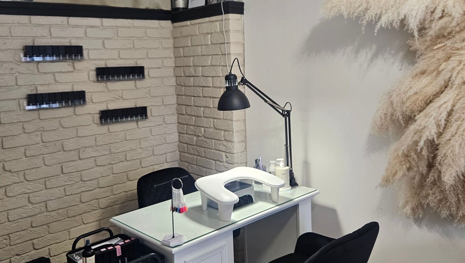 Modern nail station at Shaped by Shannon, Stafford, England, GB with chic decor and white brick wall.