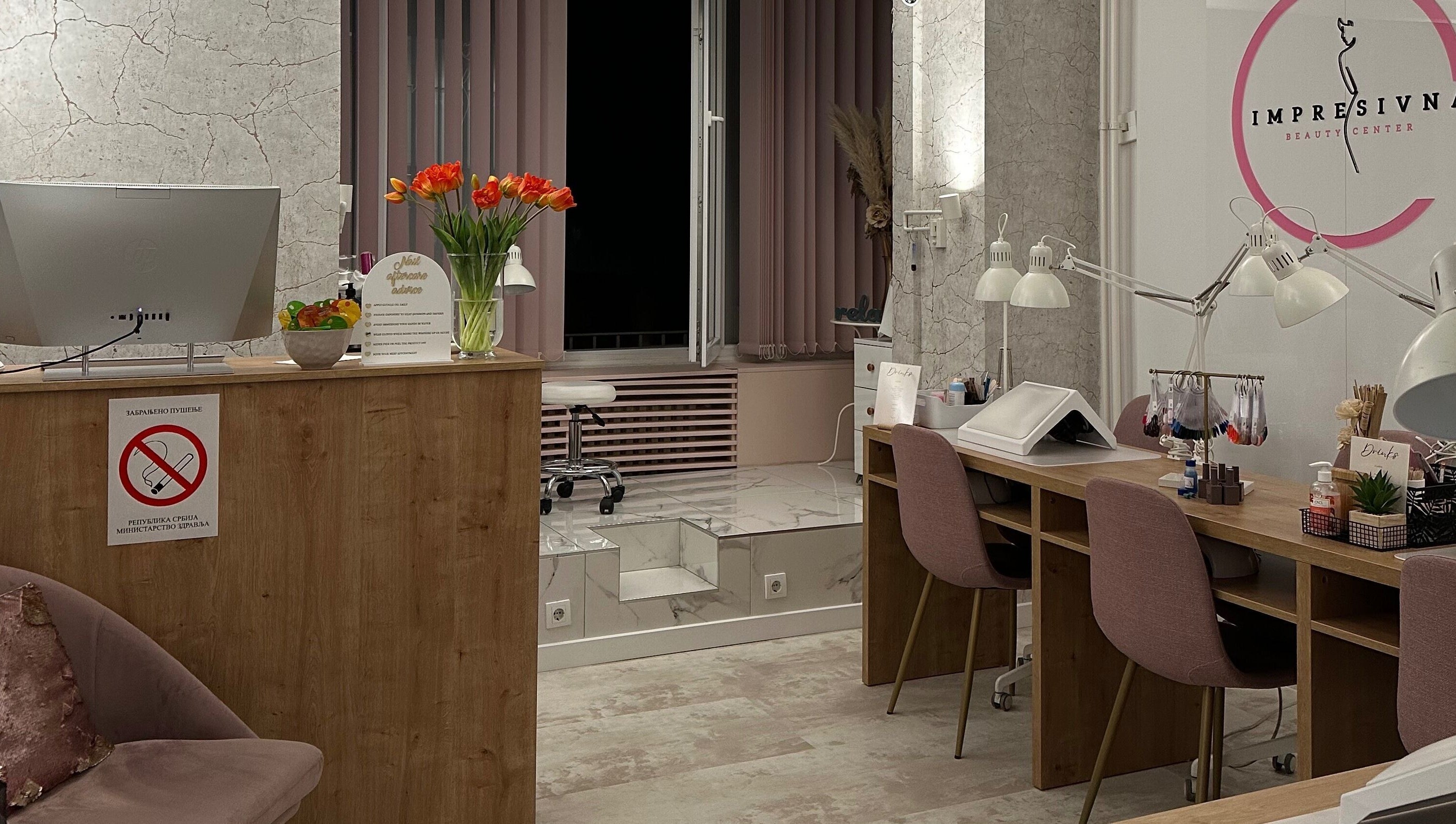 Elegant interior of Impresivna I Svoja salon in Beograd, RS, featuring stylish decor and manicure stations.