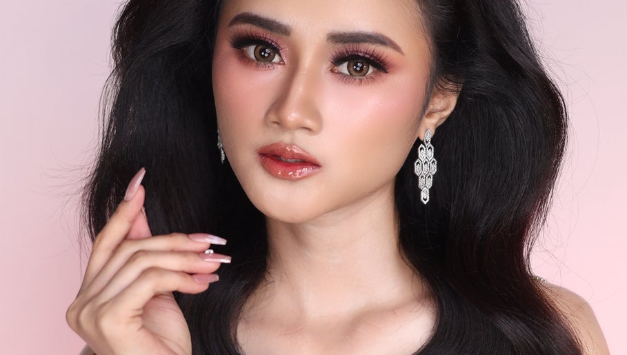 Mobile Makeup Artist and Hairdresser Melbourne- Jessica Vivian image 1