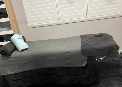 Massage table setup at Sykes Sports Massage Therapy, Auckland, NZ offers a relaxing ambiance.