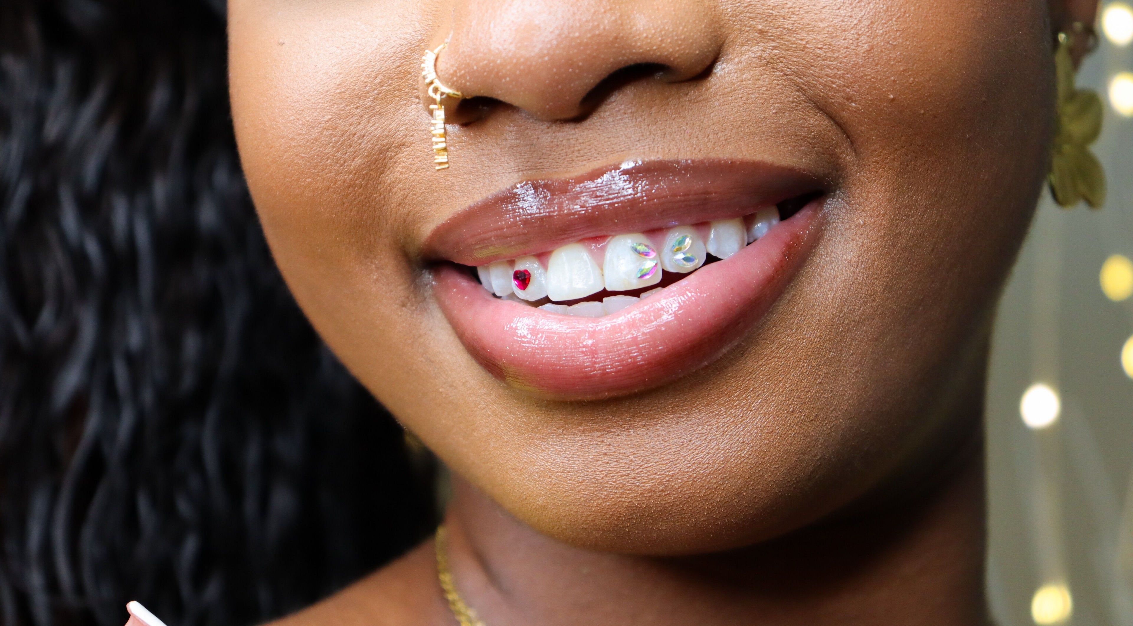 Sourire étincelant avec bijoux dentaires à LE BAR À SOURIRES, Fort-de-france, Fort-de-france, MQ.
