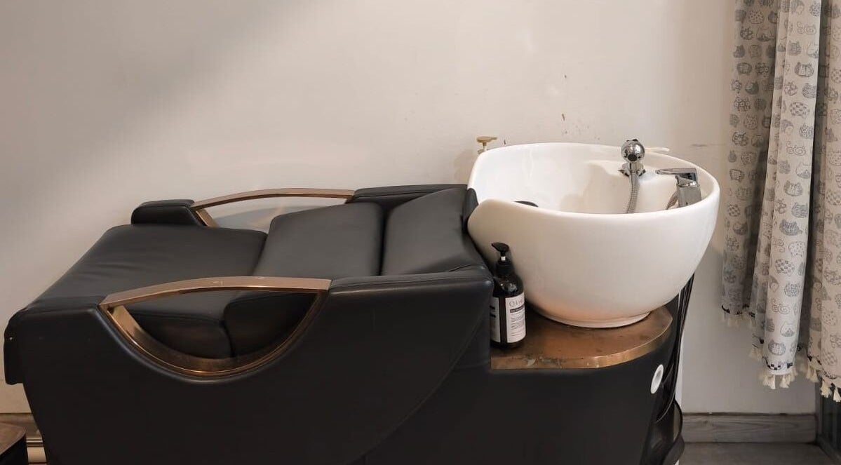 Luxurious hair wash station at J of Salon, Singapore, SG, designed for ultimate client comfort and relaxation.