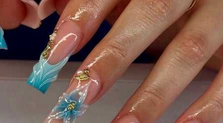 Blanc Nail Beautique image 2