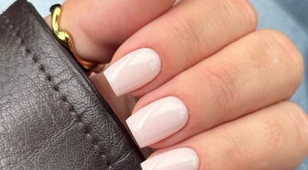 Blanc Nail Beautique image 3