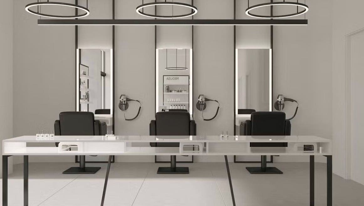 Σύγχρονος χώρος περιποίησης στη Medusa Nea Smirni, Νέα Σμύρνη, GR με μοντέρνο εσωτερικό.