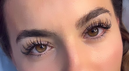 Dee Lash & Brow Bar