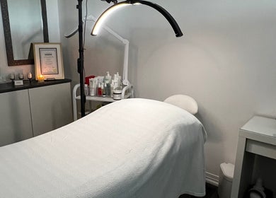 Cozy treatment room at Diora Med Spa in Milton, Ontario, CA, featuring a treatment bed and serene lighting.