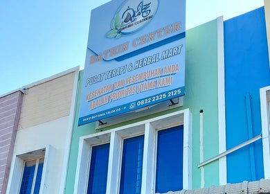 Fasad Bathin Center Terapy di Kepulauan Riau, tampilkan desain modern dan ramah di lingkungan sekitar.