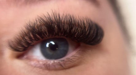 Close-up of eyelash extensions at Drive By Beauty, Dunstable, England, GB.
