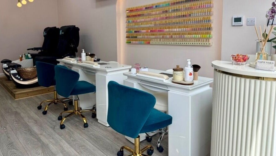 Relaxing nail salon interior at Saint Nails Caterham, Caterham, England, GB with stylish decor and manicure stations.