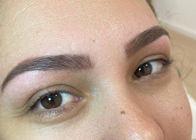 Sobrancelhas delineadas no Angélica Morais, Guimarães, Braga, PT. Resultado de alta qualidade em tratamento de beleza.