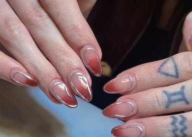 Hermosa manicura en Noura Nails Boutique, Ciudad De México, MX, con elegante diseño natural.