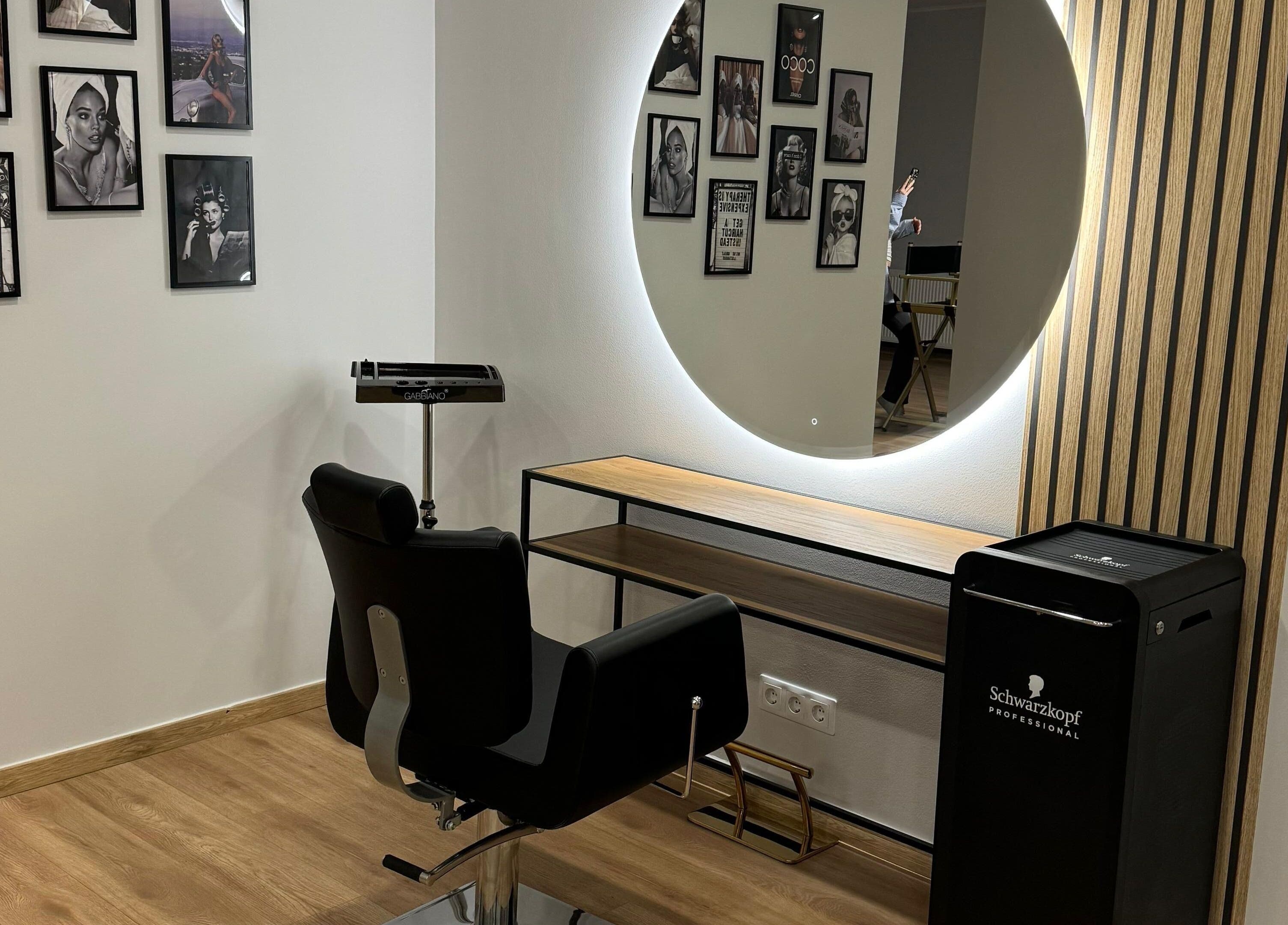 Modern salon chair and mirror at Hair By Sandra, Rīga, LV, showcasing elegance and comfort.