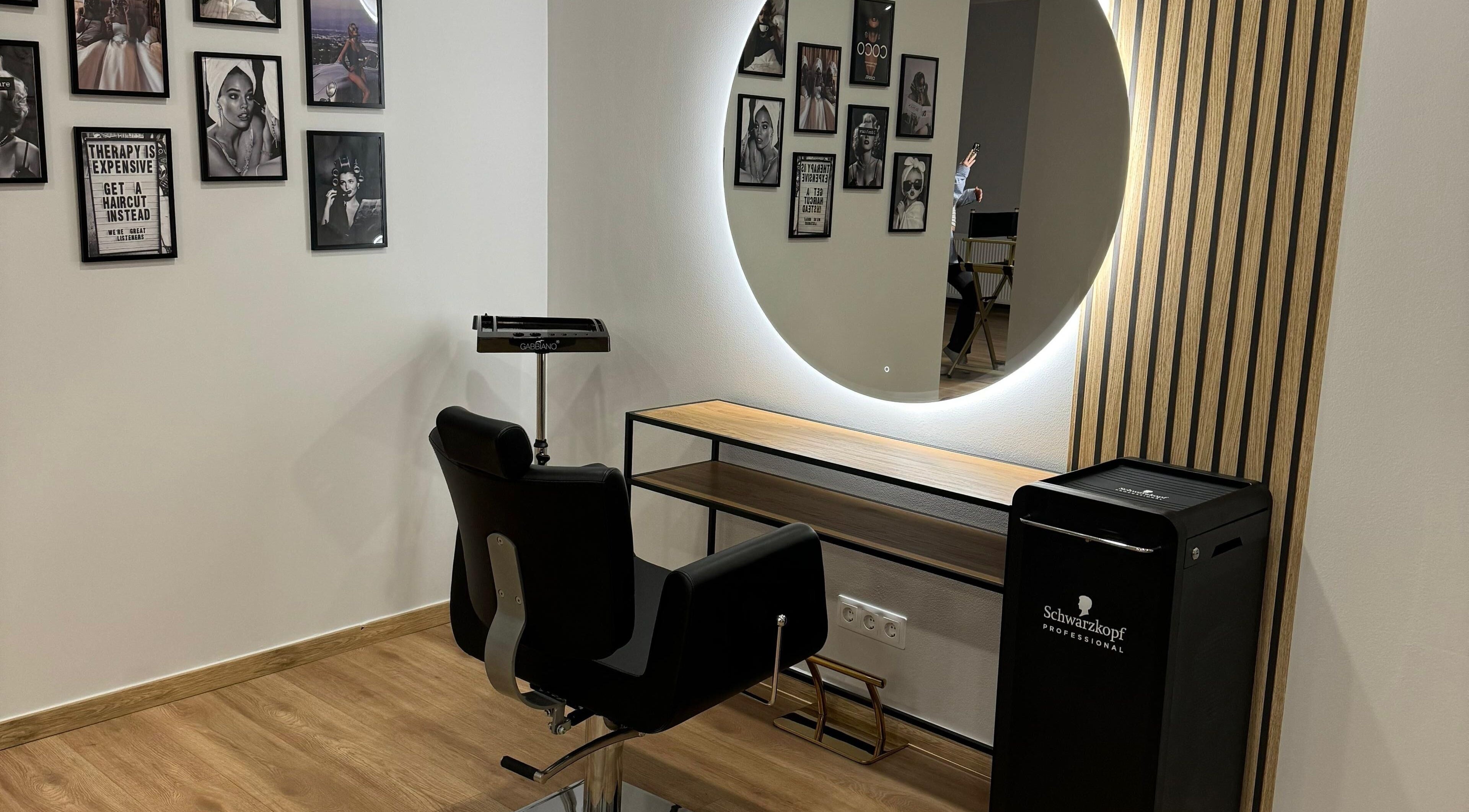Modern salon chair and mirror at Hair By Sandra, Rīga, LV, showcasing elegance and comfort.