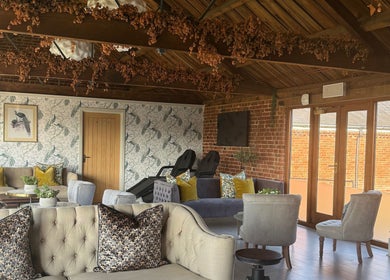 Relaxing lounge area at Clinic Meridian in Milton Keynes, England, GB featuring elegant seating and decor.