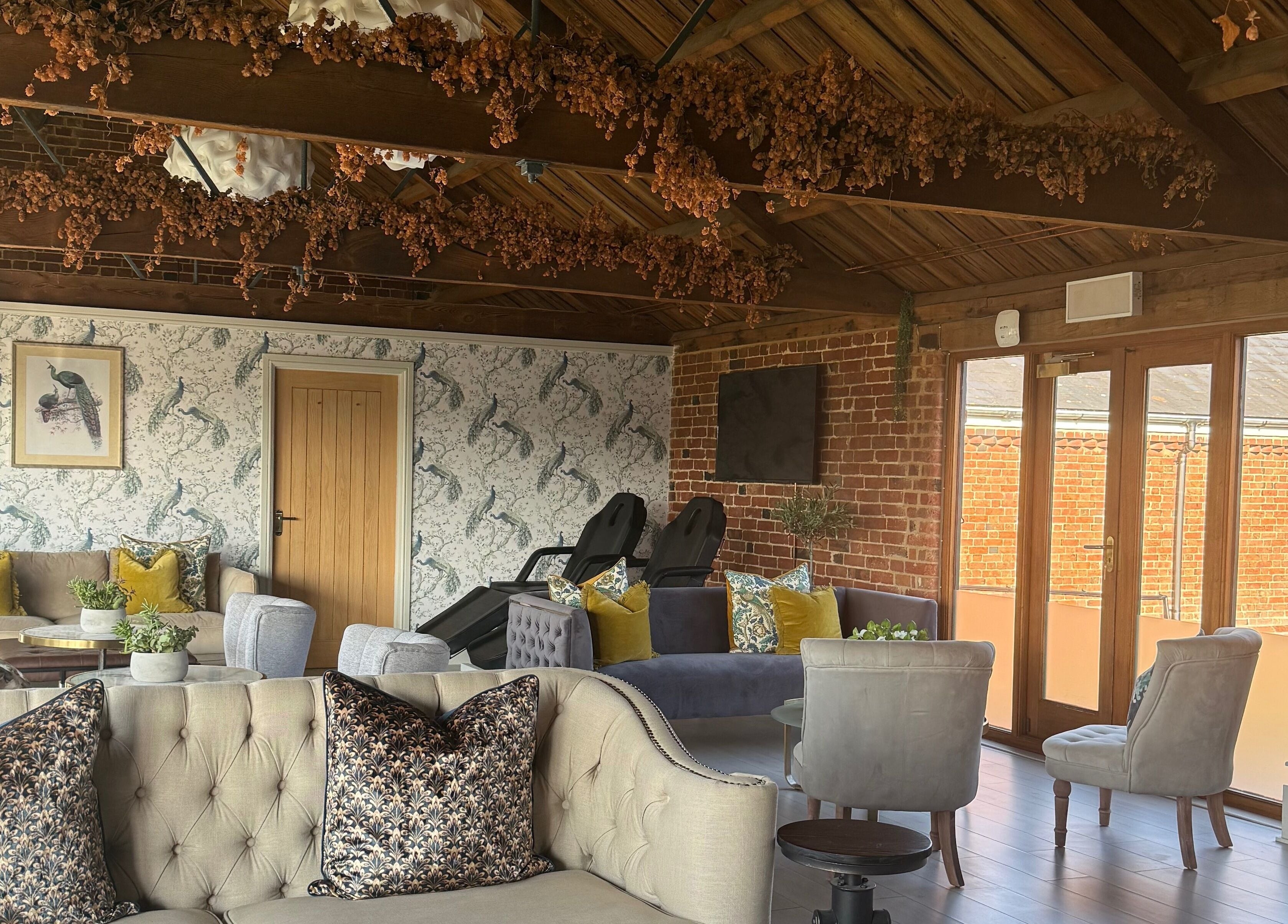 Relaxing lounge area at Clinic Meridian in Milton Keynes, England, GB featuring elegant seating and decor.