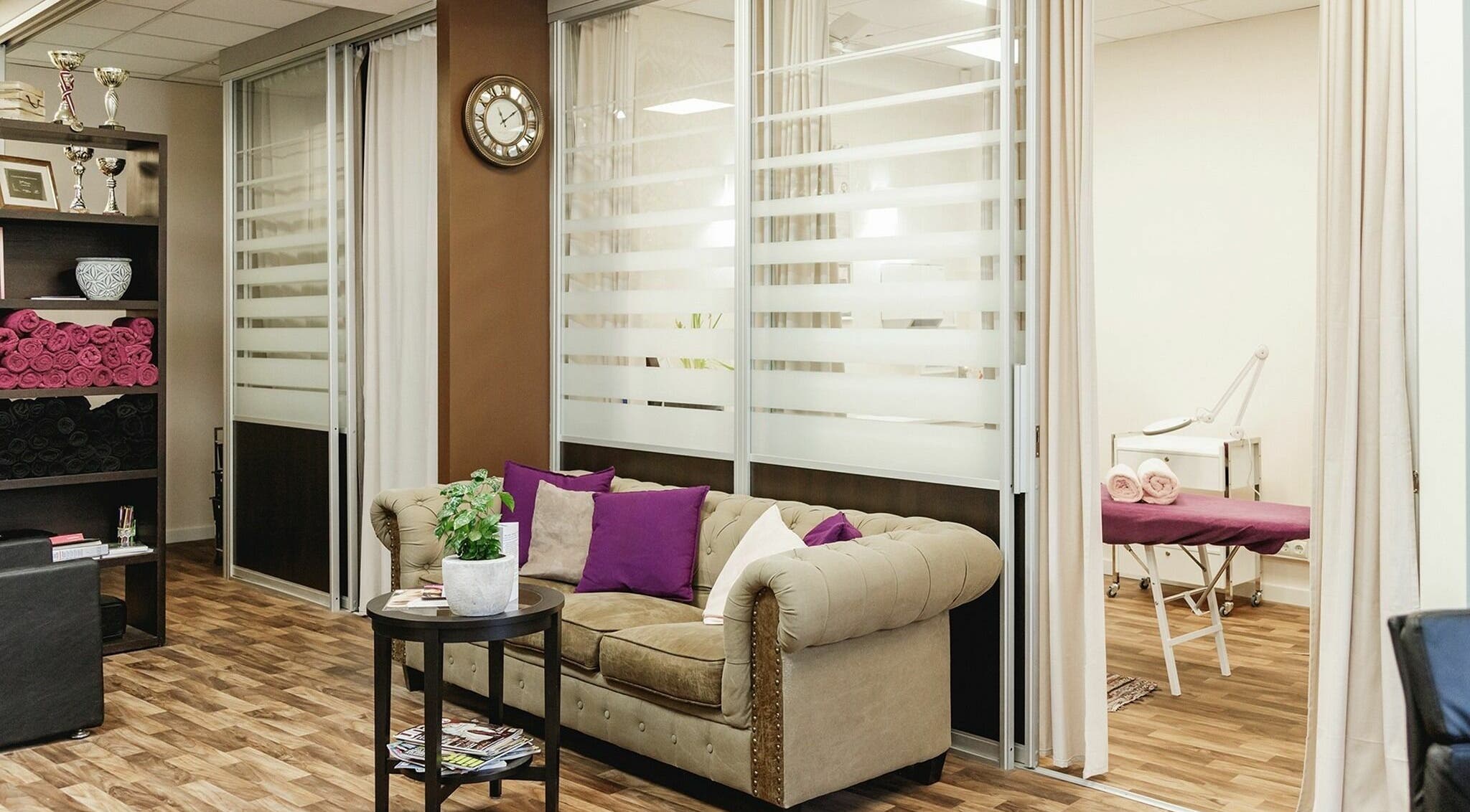 Elegant lounge area at Kluuga Skaistuma Istaba, Rīga, LV, featuring cozy seating and décor.