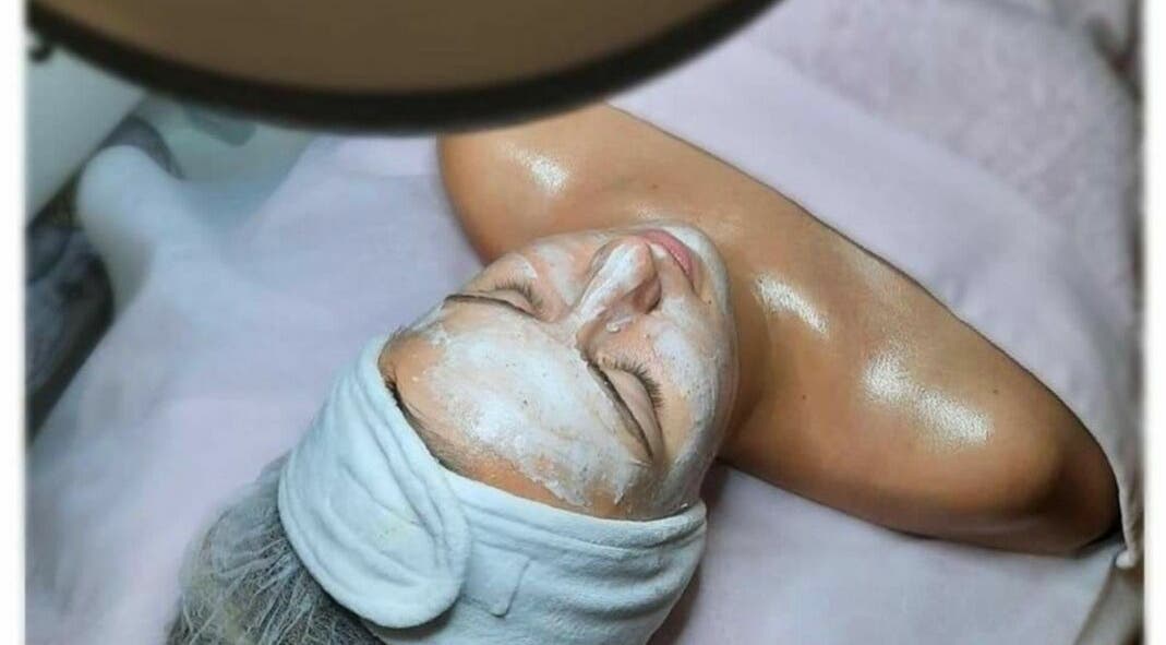 Facial treatment at Kluuga Skaistuma Istaba, Rīga, LV, revealing smooth, glowing skin.