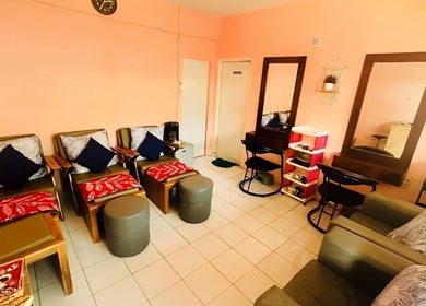 Ruang relaksasi di Beauty Spa & Hair Gili Trawangan, Nusa Tenggara Barat, ID dengan kursi nyaman.