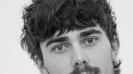 Modern men's haircut by Ritzy’s at Mens Haircut Windsor, Windsor, England, GB.