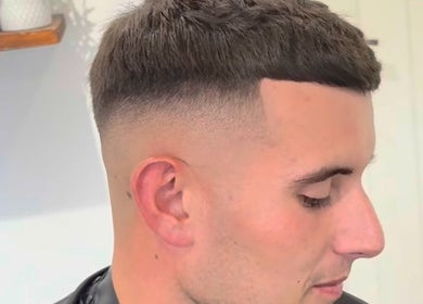 Close-up of a trendy men's haircut at Mens Haircut Windsor by Ritzy’s, Windsor, England, GB.