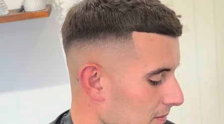 Close-up of a trendy men's haircut at Mens Haircut Windsor by Ritzy’s, Windsor, England, GB.