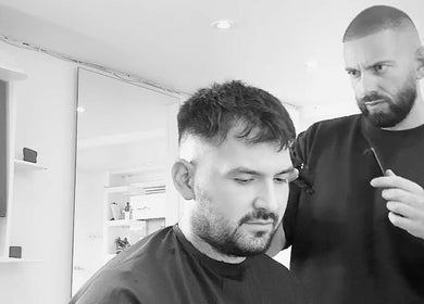 Man receiving haircut at Mens Haircut Windsor by Ritzy’s, Windsor, England, GB.