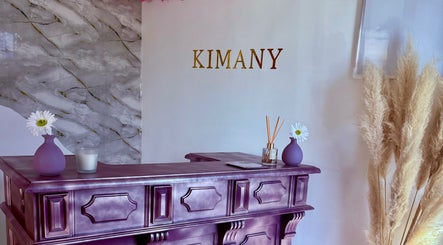 Réception élégante de Kimany Institut à Cluses, Auvergne-rhône-alpes, FR avec vase et décoration florale.