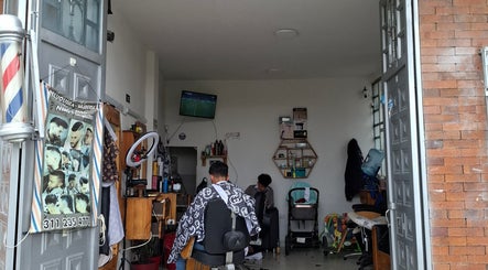 Lestter Barber image 2