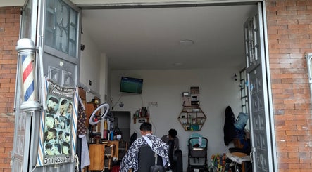 Lestter Barber image 3