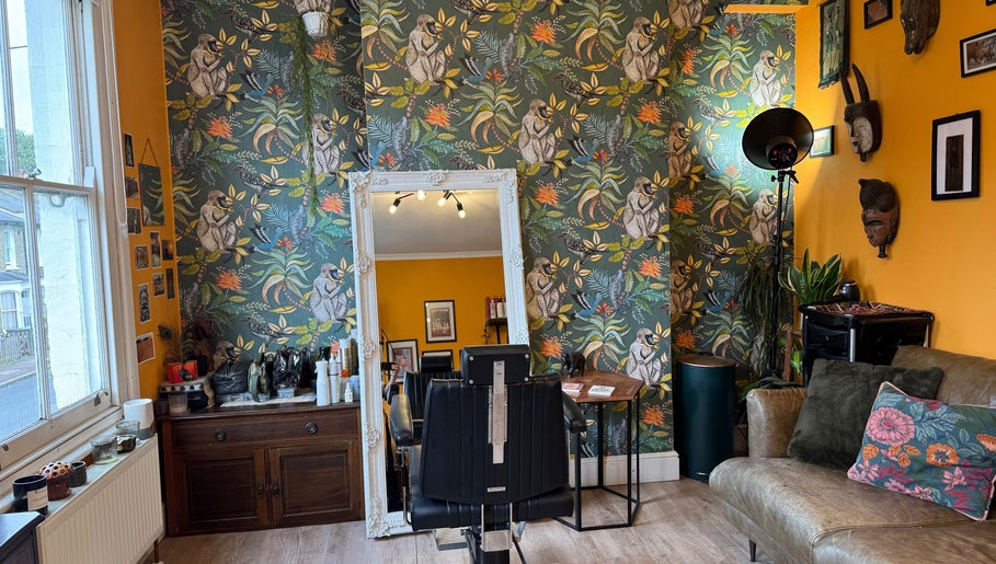 Hair@ 2 camplin st - private studio – obraz 1