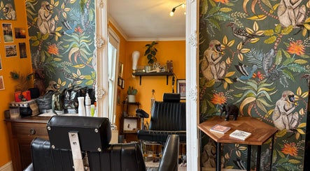 Hair@ 2 camplin st - private studio – obraz 3