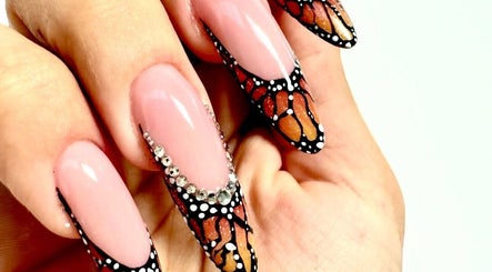Ricostruzione unghie Yuliia Nails image 2